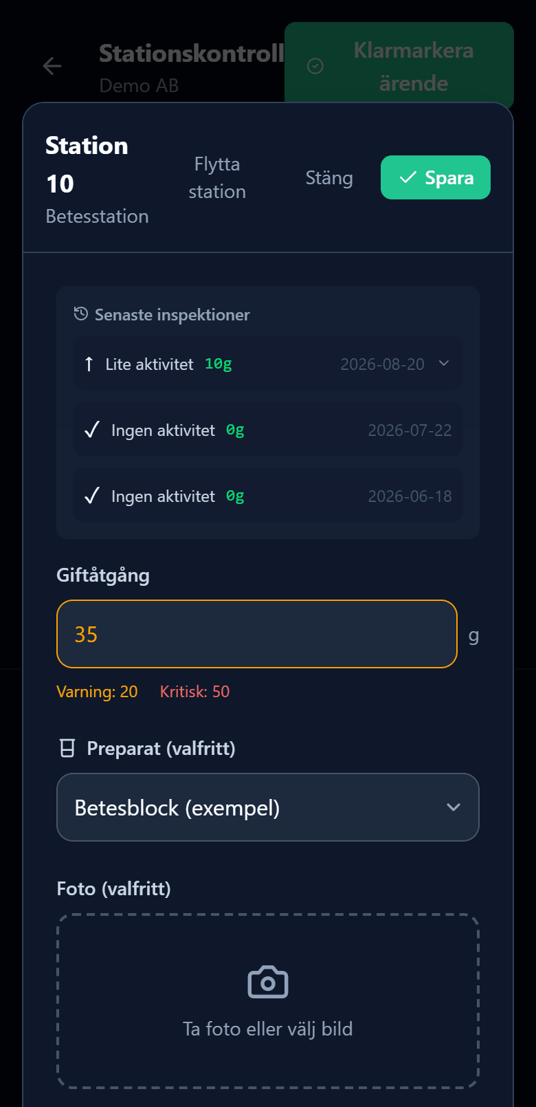 Teknikerns kontroll av betesstation 10 hos exempelkunden Demo AB i mobilen: tidigare kontroller, förbrukning 35 g, preparatet Betesblock (exempel) och en anteckning om gnagspår.
